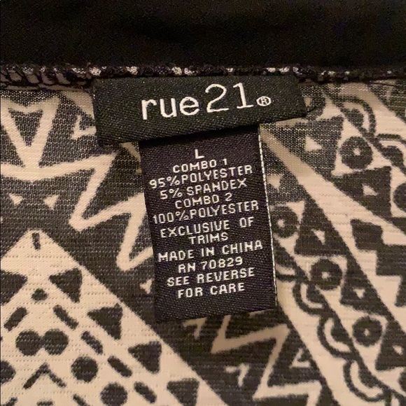 Used Large Rue 21 Print Kimono - Picture 8 of 8